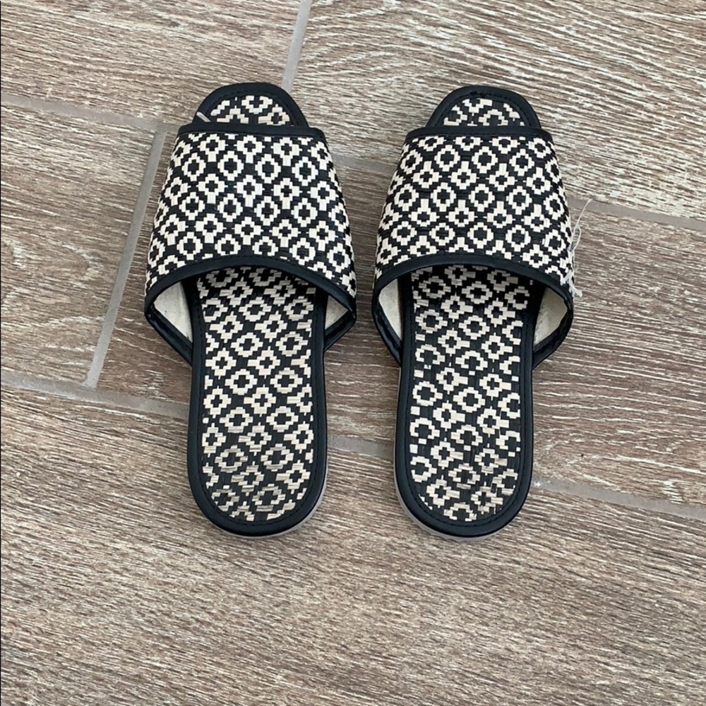 straw slides from urban outfitters